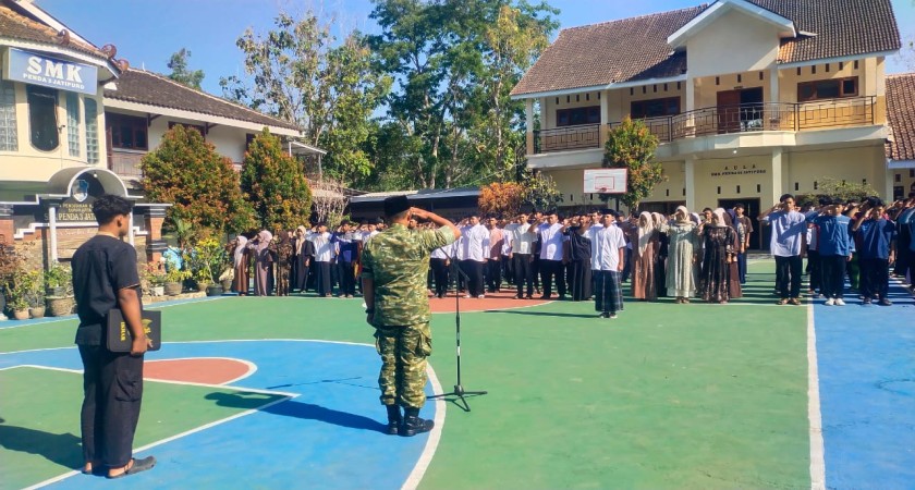 Apel Pagi Peringatan Hari Santri 2026: Koptu Suhardi, Babinsa Jatipuro, Bertindak Sebagai Pembina Apel