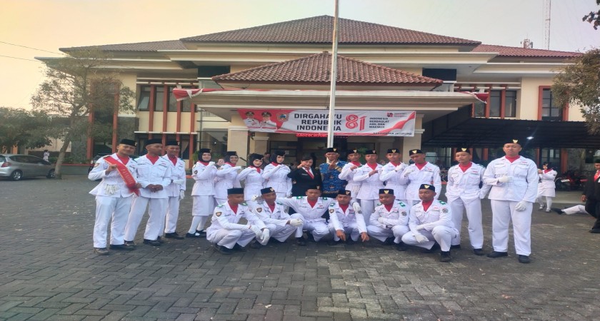 Semangat Kebangsaan Membara di Lapangan Jatipuro: Siswa-Siswi SMK Penda 3 Jatipuro Bertugas Sebagai Paskibra pada HUT RI ke-81